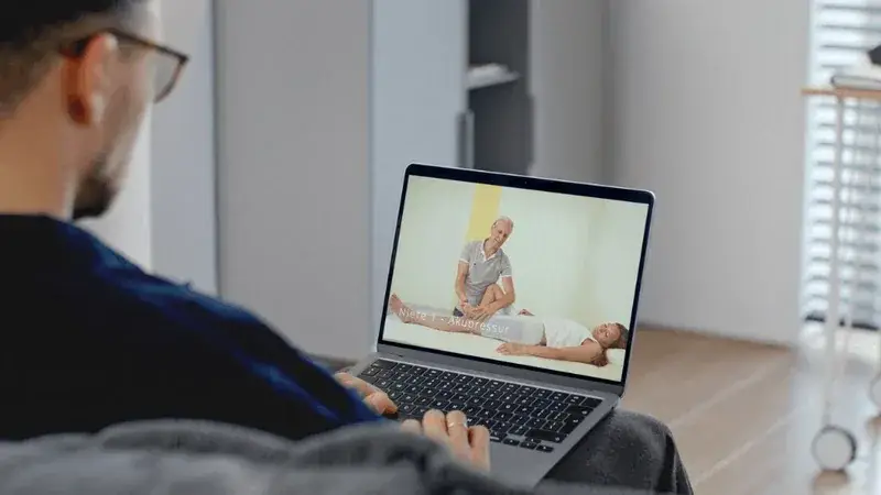 Einblick in den Punktgenau-Kurs auf einem Laptop